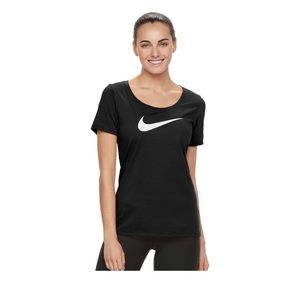 NWT Women’s Nike Swoosh Short Sleeve Tee Size XL